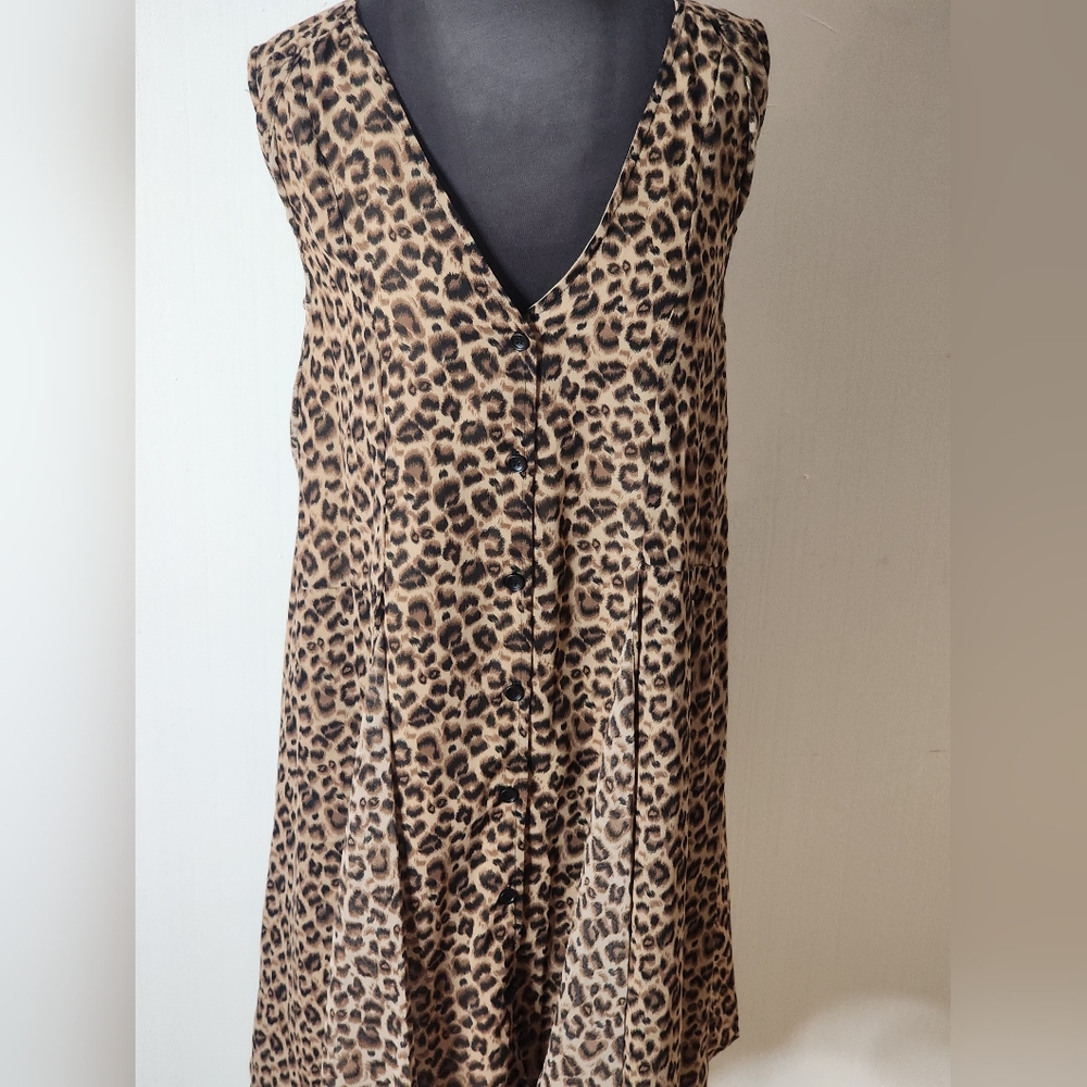 Womans Size Large Leopard Print Dress With Flow And Whispy Features